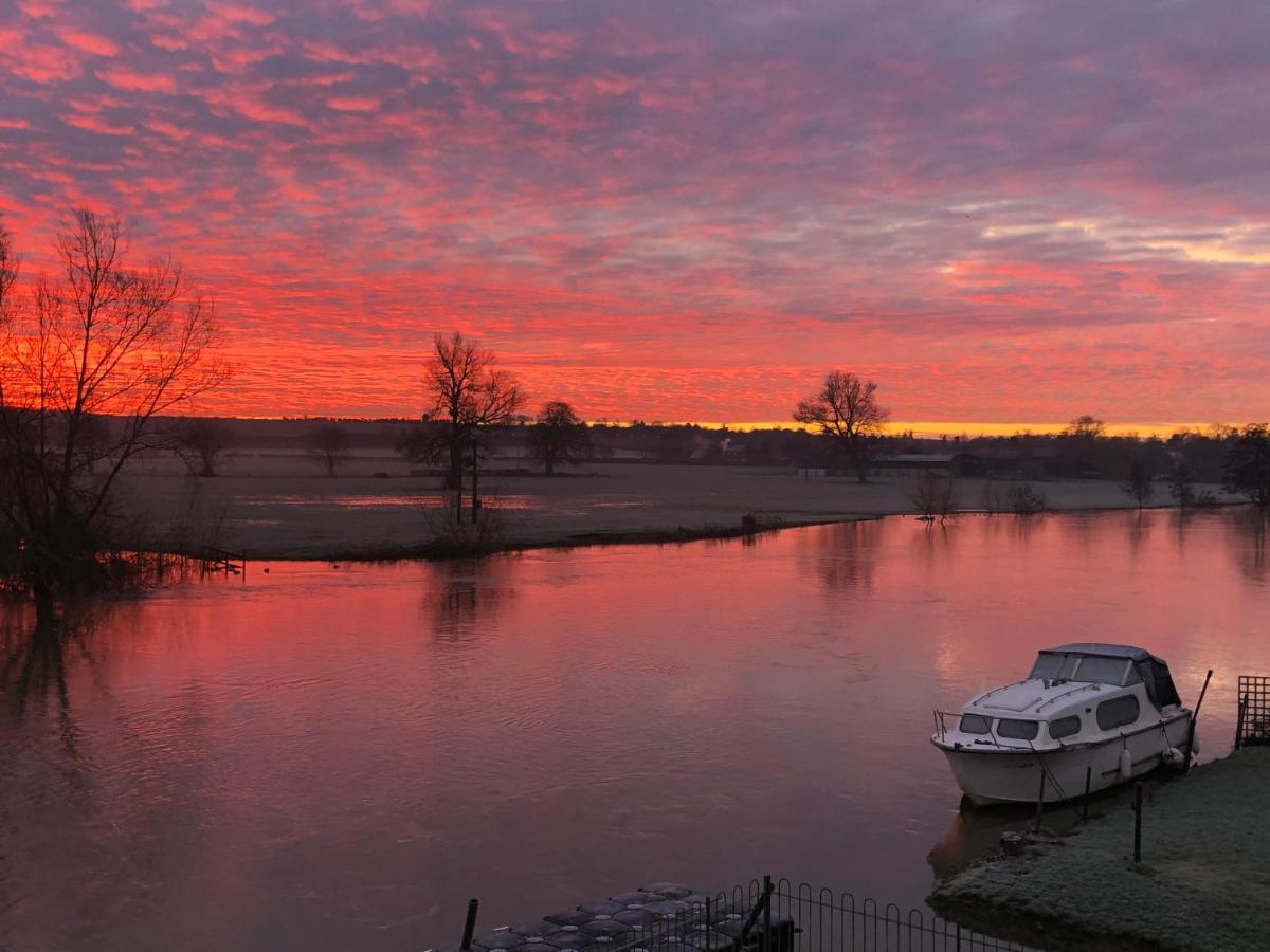 Thames Edge Rooms Воллінґфорд Екстер'єр фото